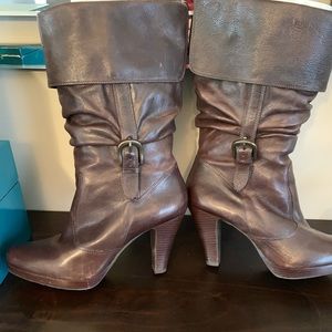 Heeled boots